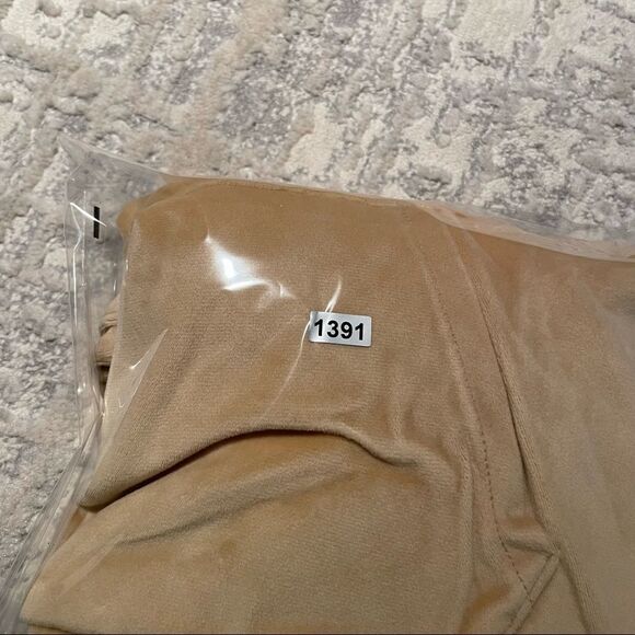 🏷️ 5 for $25 - AEO Super Soft Velour Hoodie - Picture 12 of 12